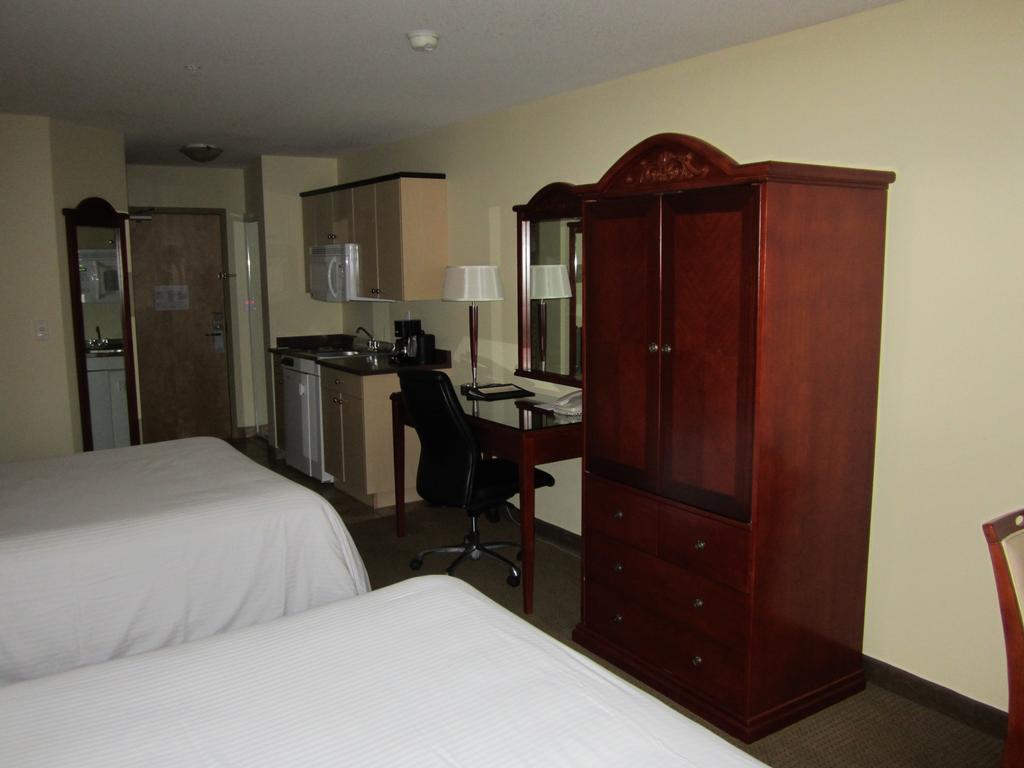 Trend Mountain Hotel & Conference Centre Tumbler Ridge المظهر الخارجي الصورة