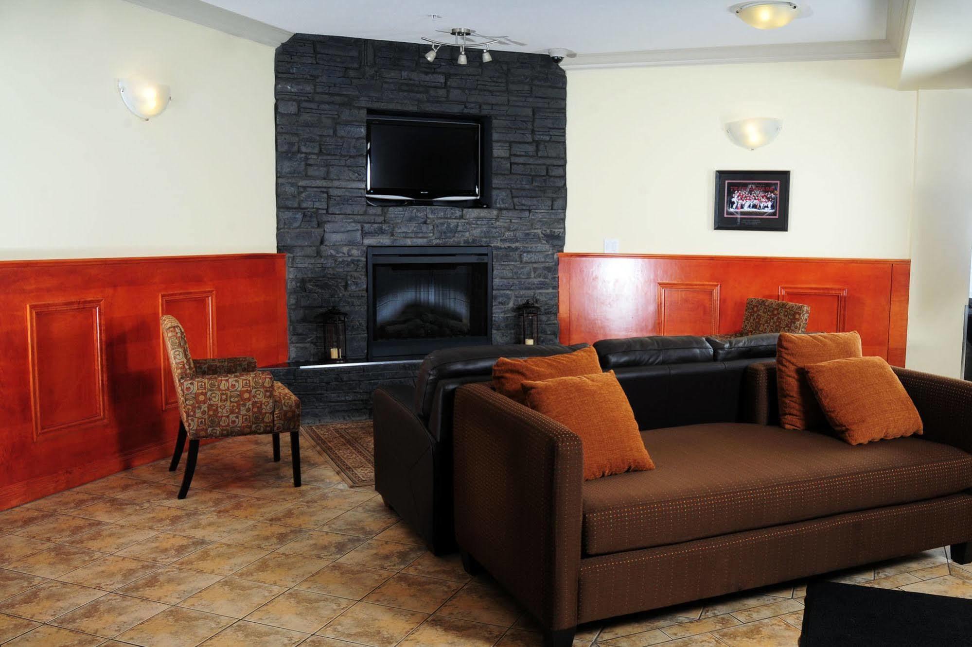 Trend Mountain Hotel & Conference Centre Tumbler Ridge المظهر الخارجي الصورة