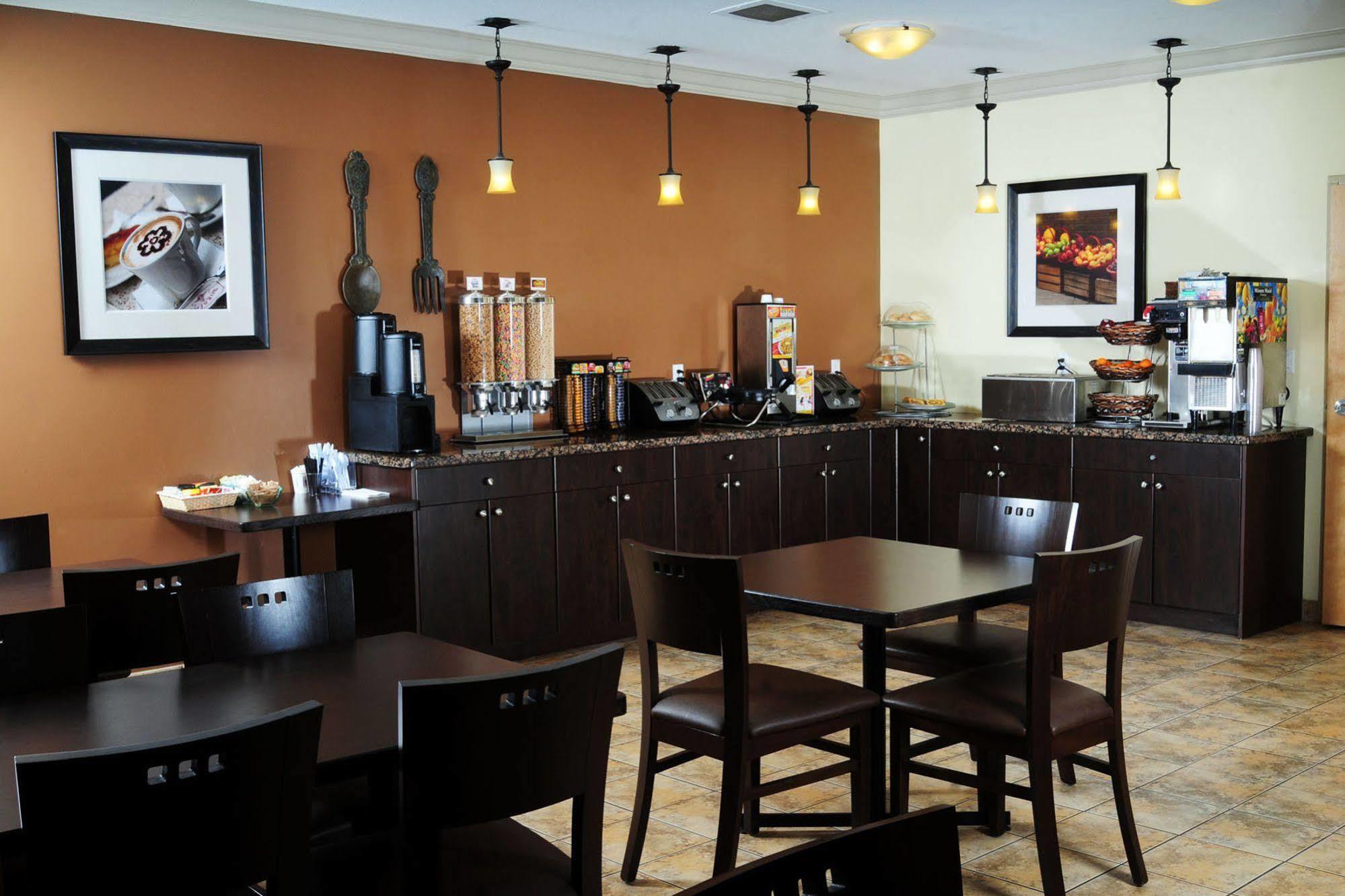 Trend Mountain Hotel & Conference Centre Tumbler Ridge المطعم الصورة