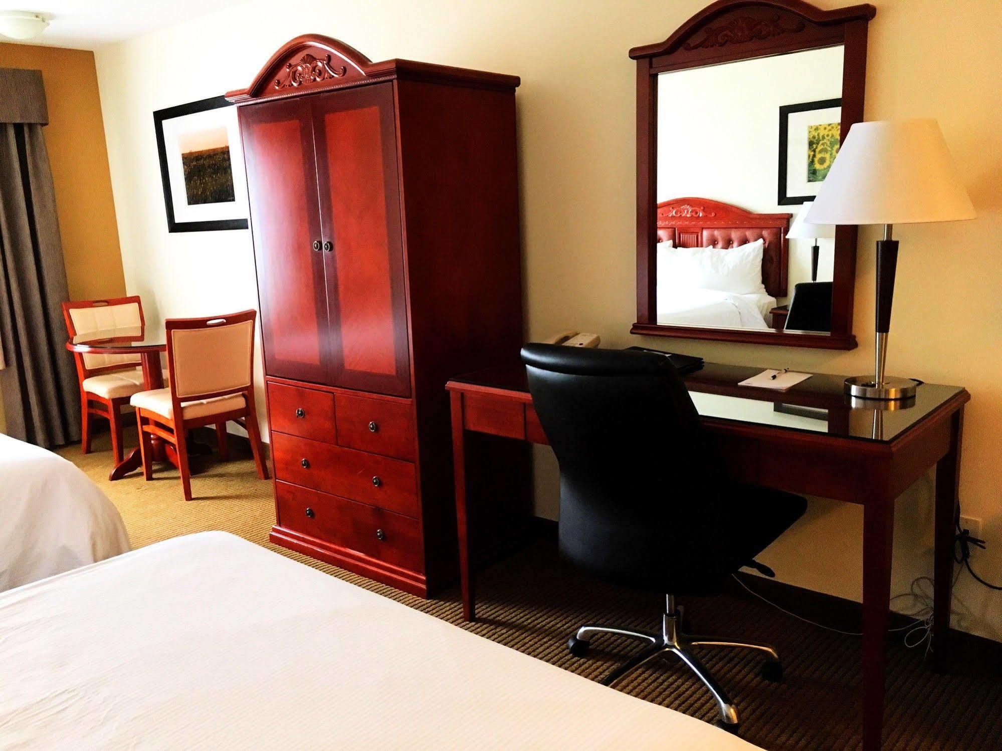 Trend Mountain Hotel & Conference Centre Tumbler Ridge المظهر الخارجي الصورة