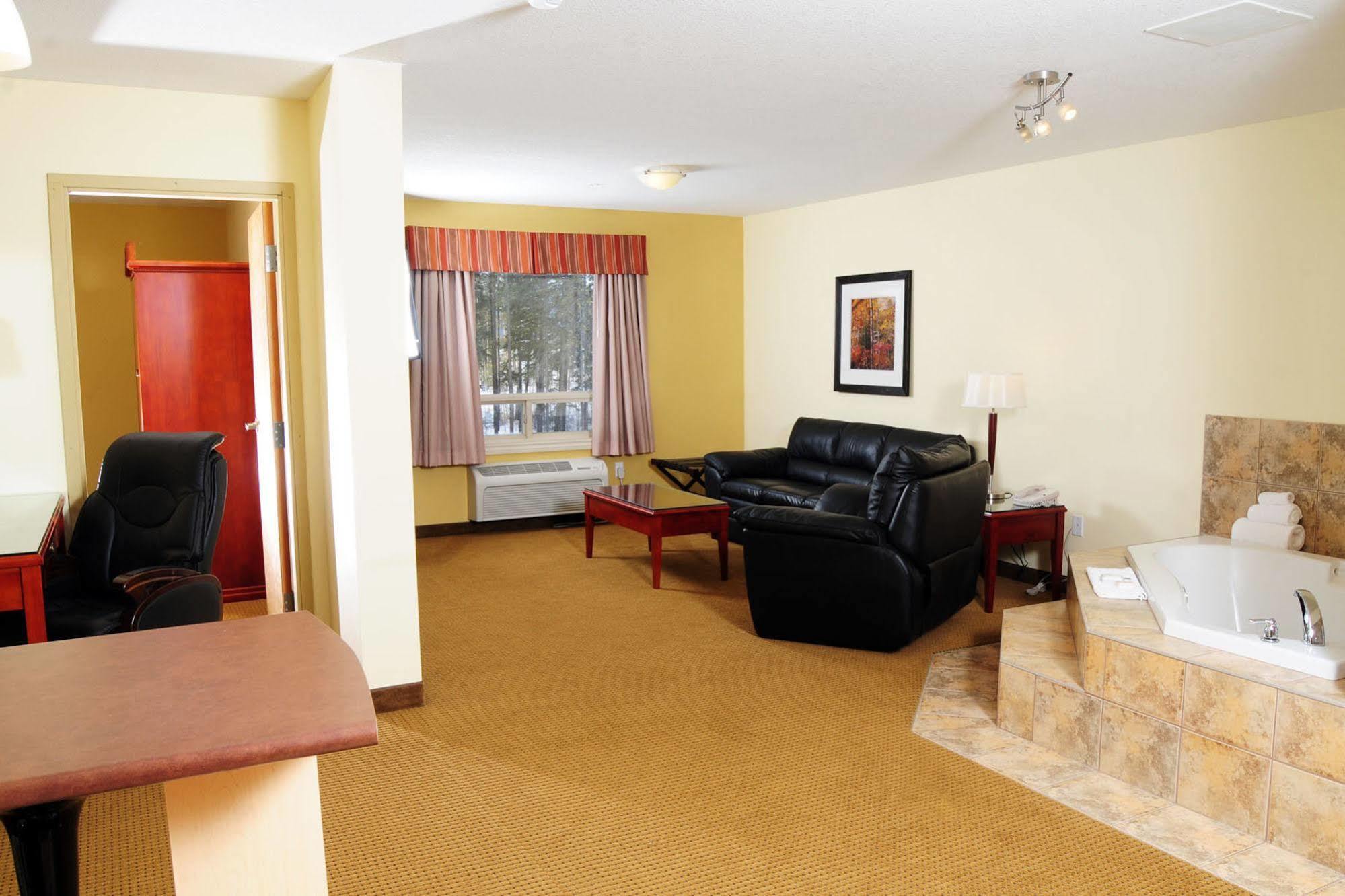 Trend Mountain Hotel & Conference Centre Tumbler Ridge الغرفة الصورة
