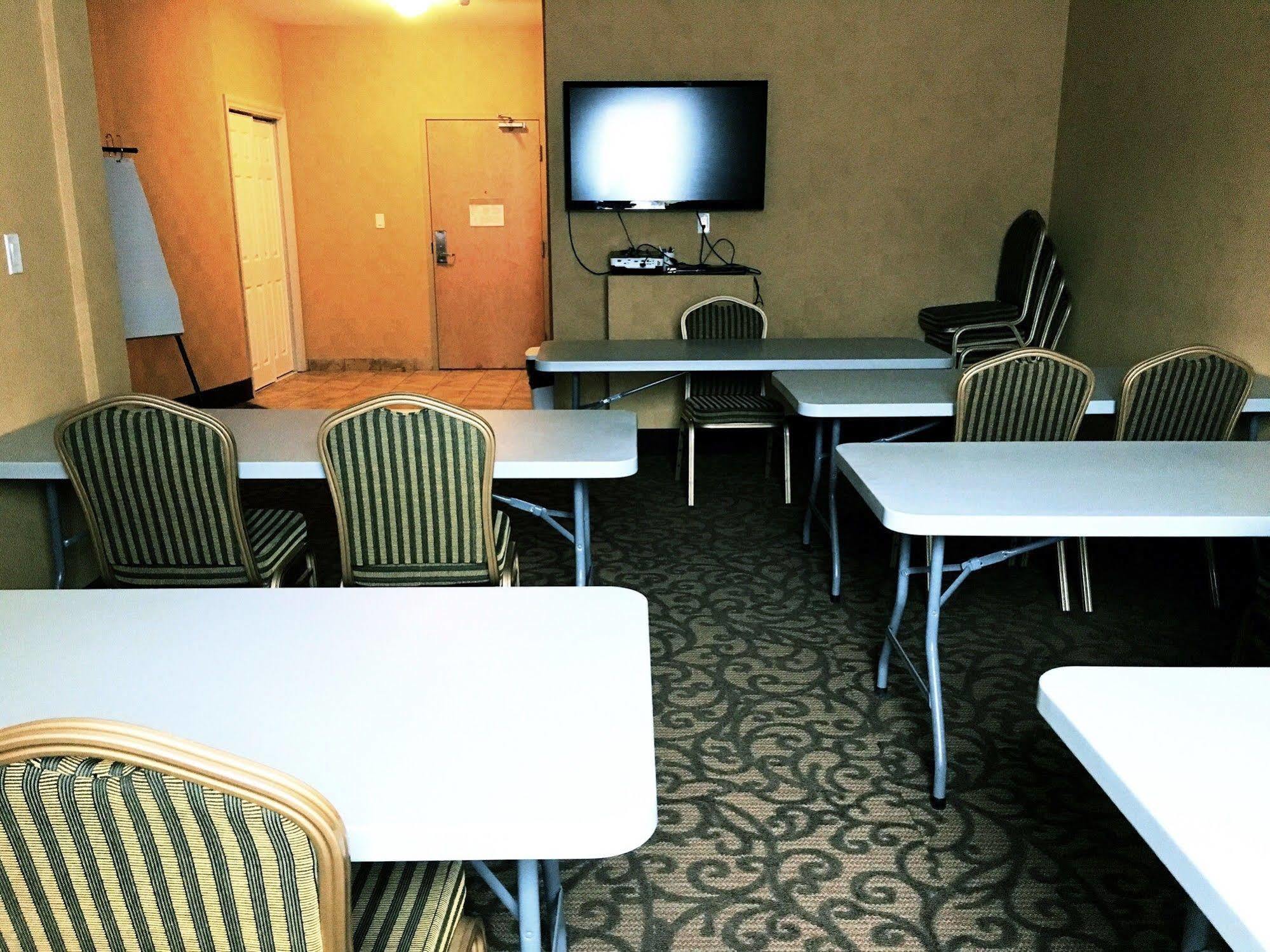 Trend Mountain Hotel & Conference Centre Tumbler Ridge المظهر الخارجي الصورة