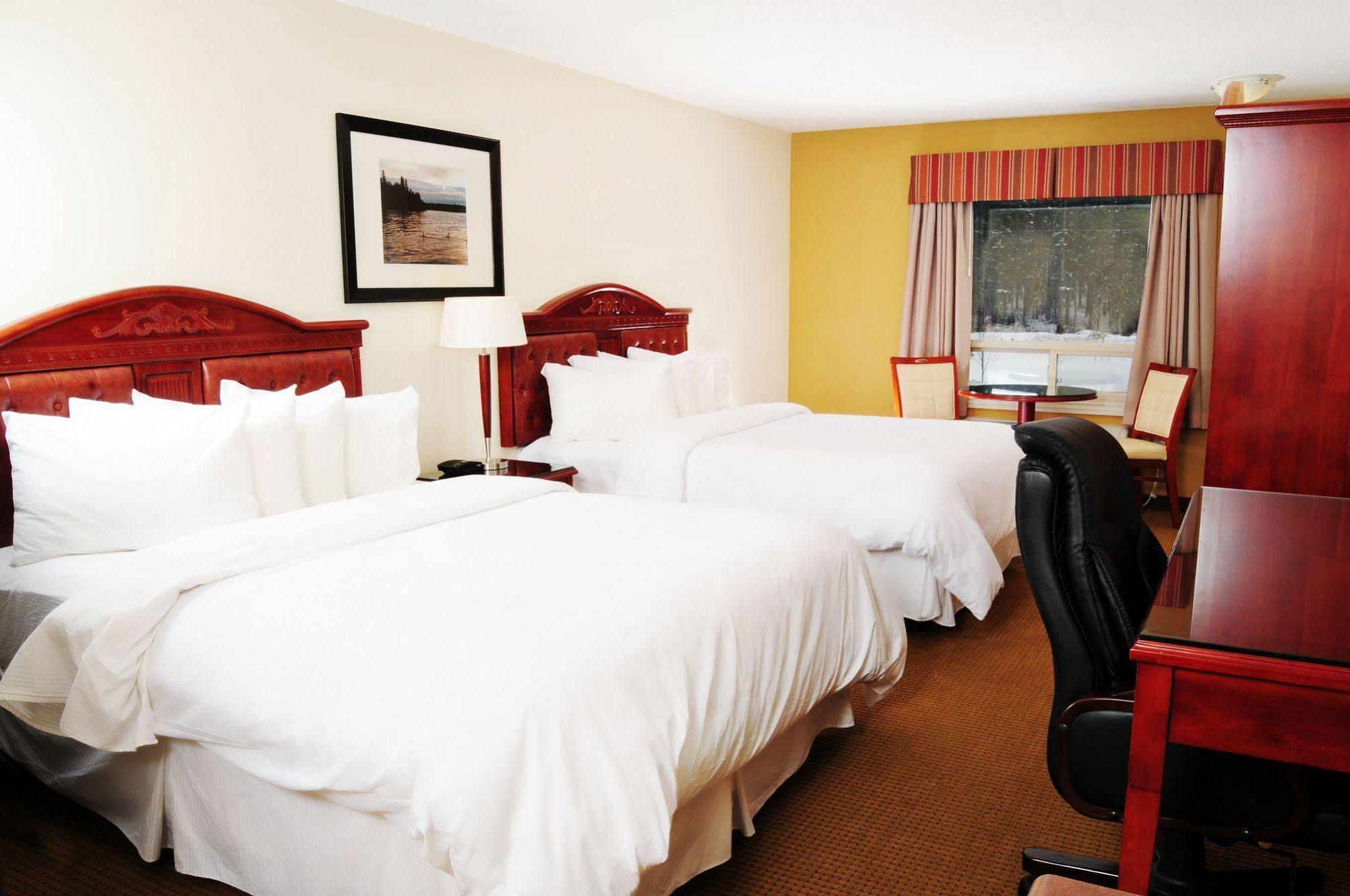 Trend Mountain Hotel & Conference Centre Tumbler Ridge الغرفة الصورة
